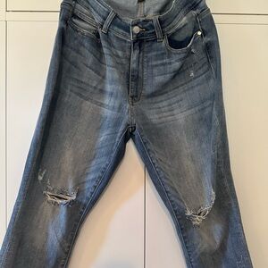 Judy Blue Distressed Boyfriend Jeans in Blue